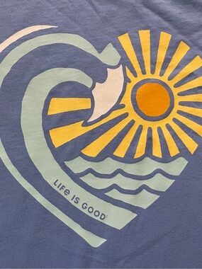 Life Is Good  Crusher Tee Light Blue Wave Heart Logo Tee LG NWT